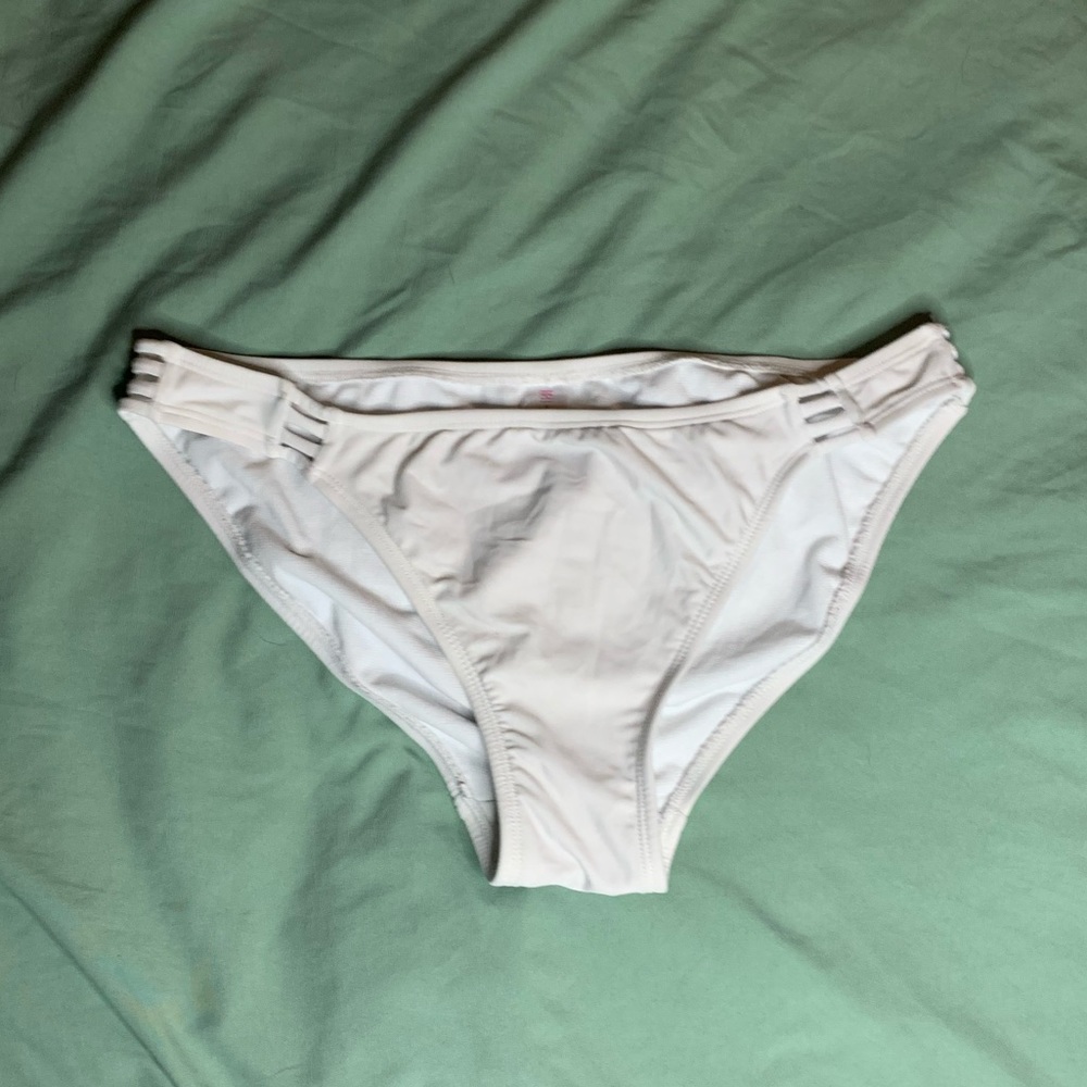white bikini bottoms 🤍🤍